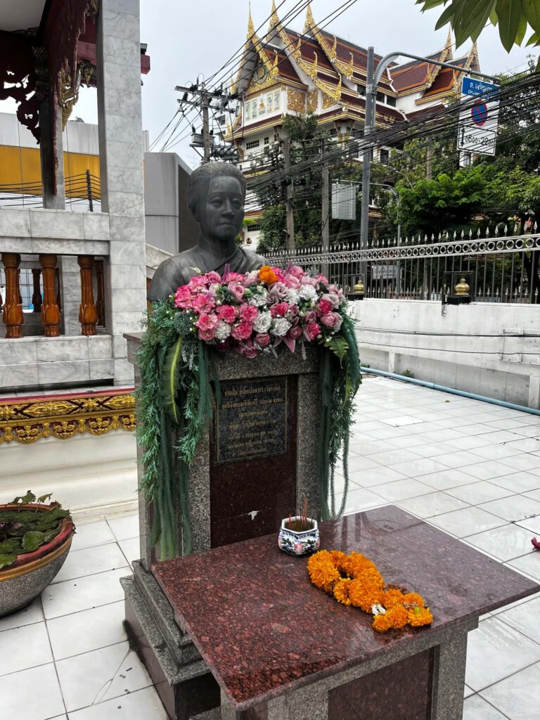 Statue at Wat Sutthi School