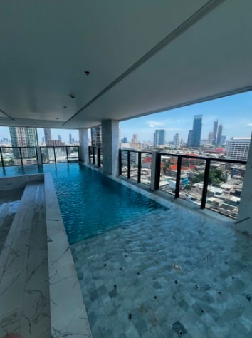 Teacher Colin with Sine Education - monthly expenses and budget for living in Bangkok, Thailand - condo
